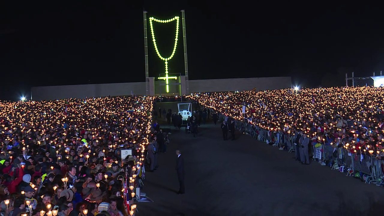 Gigantischer empfang für papst franziskus in fátima