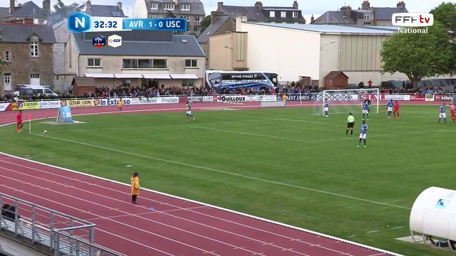 Idazza qui frappe ce corner et le ballon qui traîne au second poteau !