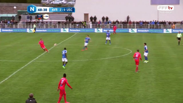 Centre pour Dutournier qui rate sa reprise de volée, mais il était signalé hors jeu