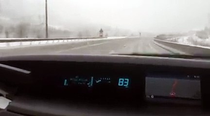 Train fret Modane sous la neige à 80 km/h