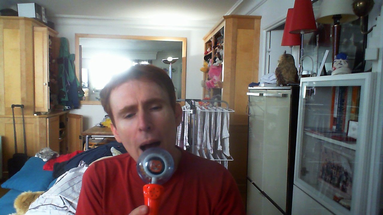 Wiwi égratigne "les choses défendues" de Cali