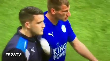 La terrible agression de Fernandinho qui offre un énorme coquard à son adversaire !