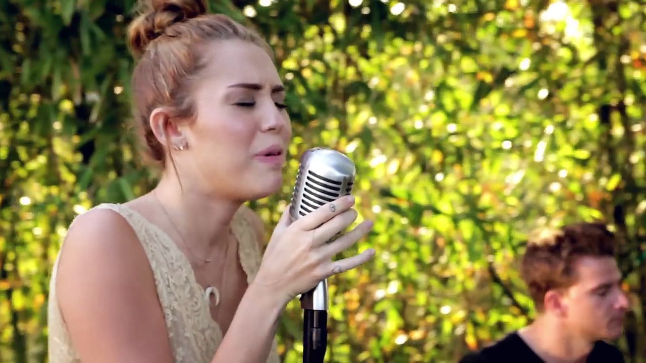 Miley Cyrus - The Backyard Sessions - Jolene