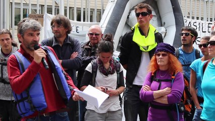 Manifestation devant la préfecture contre la réglementation Dublin III