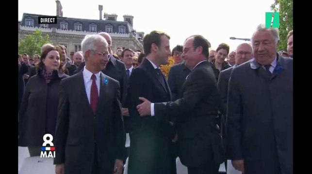 Avant l'investiture du nouveau président, ce que signifient les gestes entre Hollande et Macron