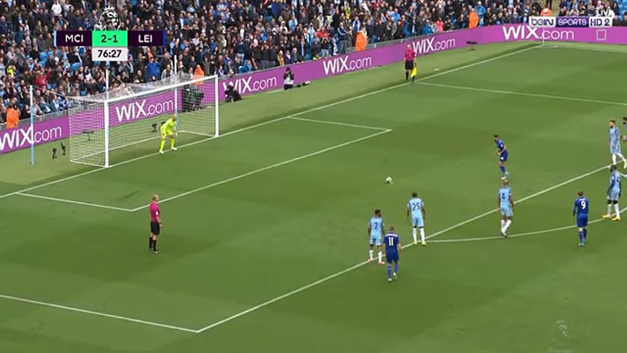 لقطة غريبة - الحكم يلغي هدف رياض محرز من ضربة جزاء امام مانشستر سيتي HD