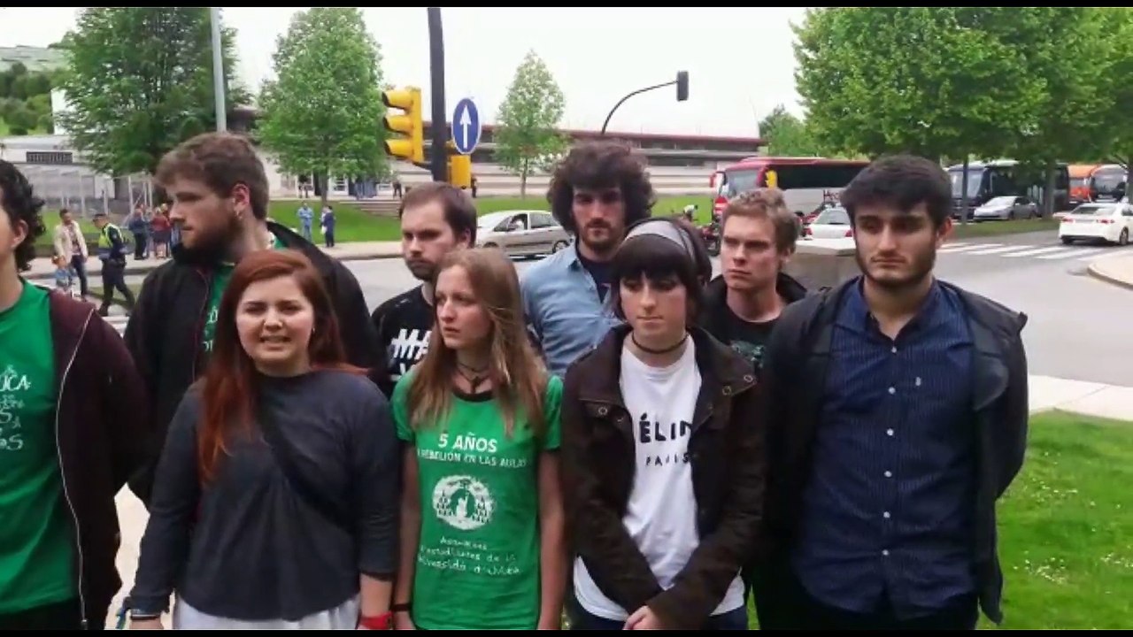 Estudiantes de la Universidad de Oviedo en el Mitin del PSOE de Susana Díaz en Gijón