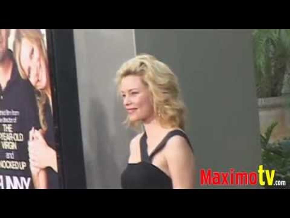 Elizabeth Banks THE HUNGER GAMES at FUNNY PEOPLE World Premiere