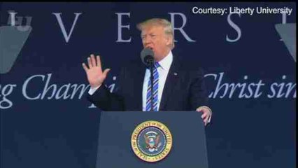 Trump pide a los jóvenes no rendirse ante las críticas, sin aludir a la polémica del FBI