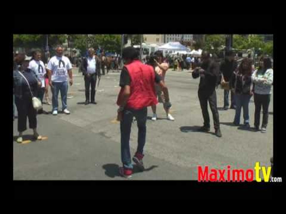 Fans at Michael Jackson Post Memorial at Staples Center July 7, 2009