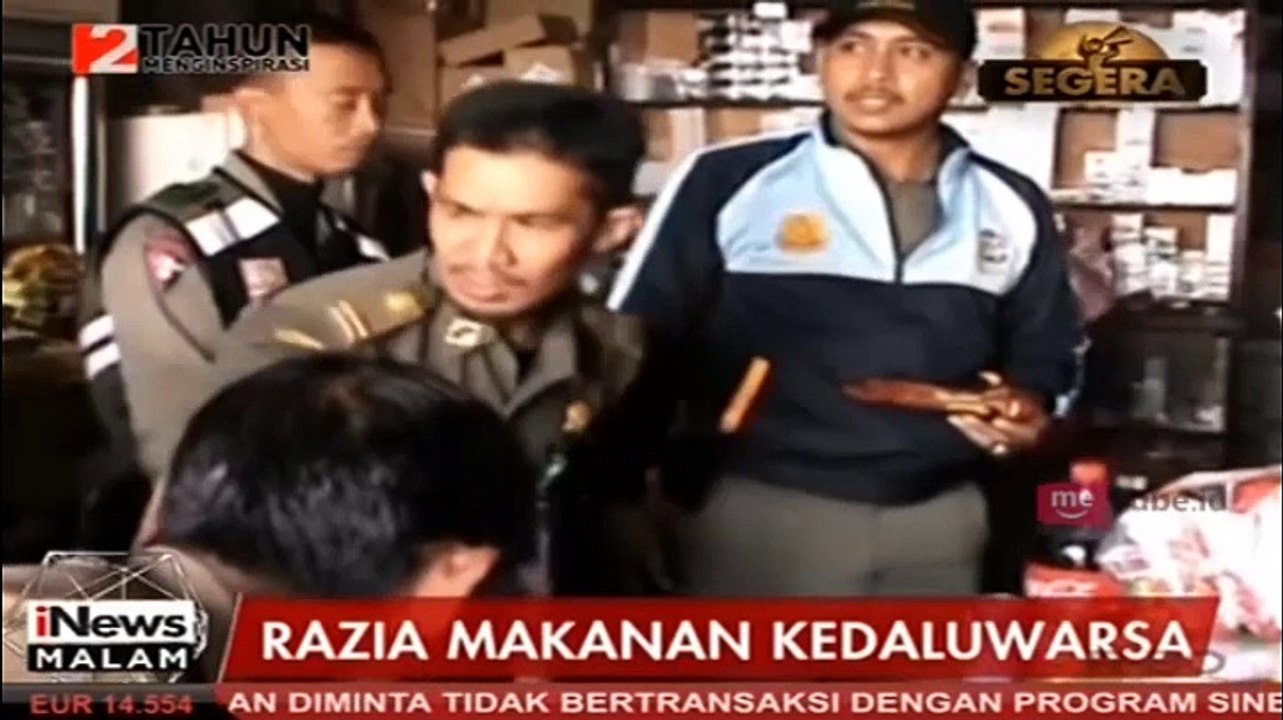 Jelang Ramadan, Petugas Lakukan Razia Makanan Kadaluarsa