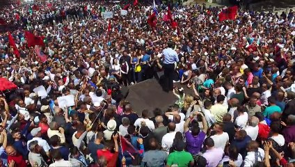 “Pamjet madhështore të protestës së PD-së. Si ia mbathi Rama në Vlorë”