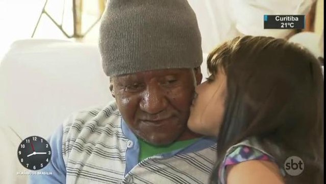 Moradores de asilo recebem visita dos atores de ´Carinha de Anjo´