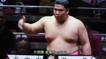 大相撲 ピンクの廻しの若い宇良君�