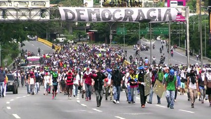 Protestas en Venezuela terminan de nuevo con gases