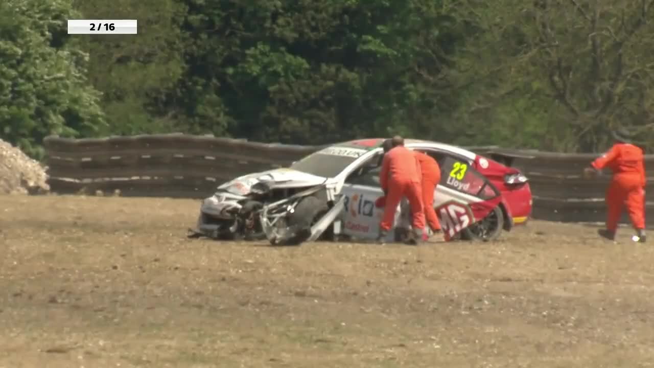 Big Crash 2017 BTCC Thruxton Race 2
