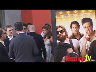 EVA MENDES Arrives at "THE HANGOVER" Premiere