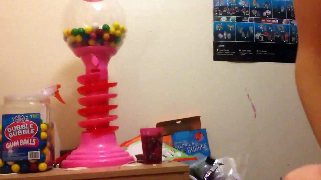 Gum ball machine showcase