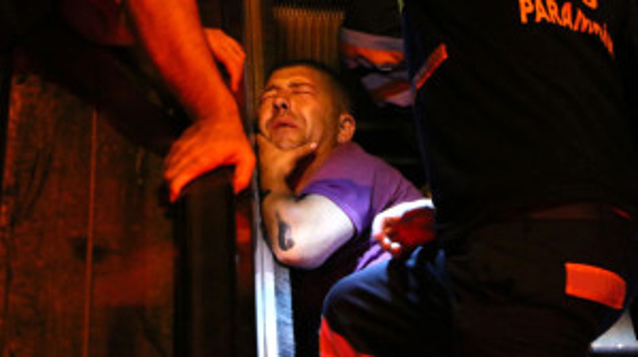 Yürüyen Merdivende Ayağı Sıkışan Vatandaş, Dakikalarca Kurtarılmayı Bekledi