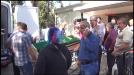 Izmir Mugladaki Kazada Ölenlerin Cenazelerini Aileleri Teslim Alıyor