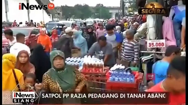 Satpol PP Razia Pedagang di Tanah Abang