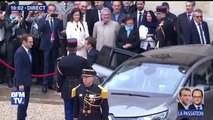 Passation de pouvoir : Emmanuel Macron est arrivé à l'Elysée, accueilli par François Hollande