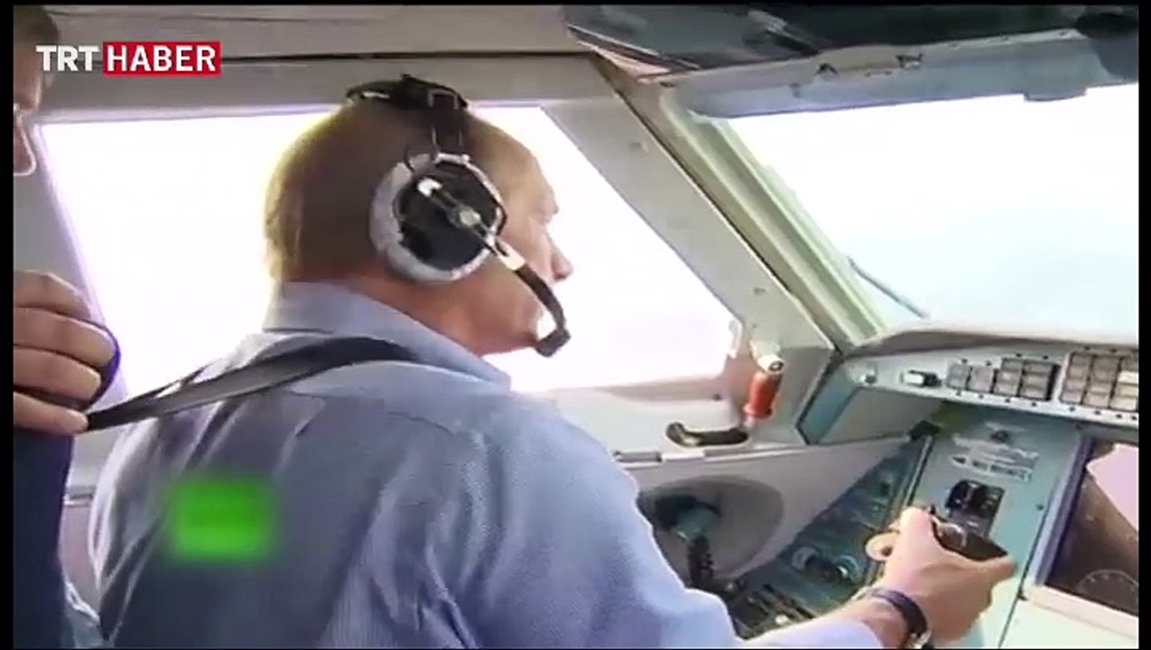Putin bu kez buz hokeyi oynadı