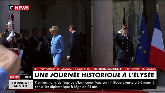 L'image insolite d'Emmanuel Macron montant 4 à 4 l'escalier de l'Elysée après le départ de François Hollande