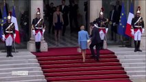 Les premiers pas de Brigitte Macron à l'Élysée