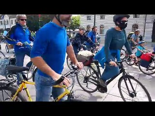 Plus de 300 personnes pour la Vélorution à Annecy