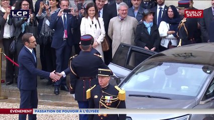 Cérémonie d'investiture : Accueil d'Emmanuel Macron par François Hollande