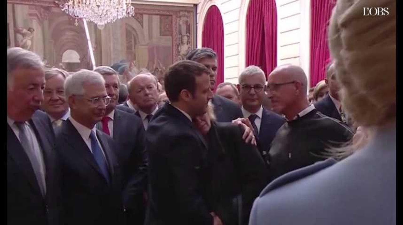 La mère de Tamara Callot pleure dans les bras d'Emmanuel Macron