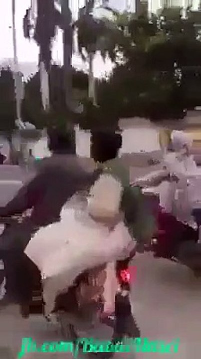 funny motorcycle fails in pakistan very funny 2017