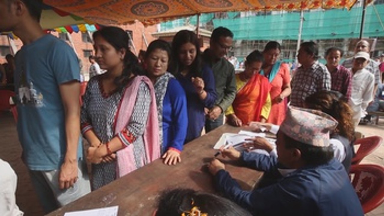 Nepal vota en sus primeras elecciones locales celebradas en 20 años