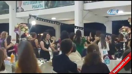 Azra Akın, İpsala'da düğüne katıldı