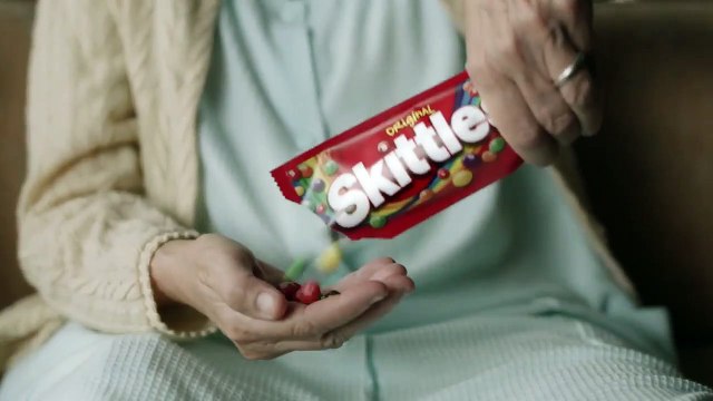 L'Étrange publicité pour la fête des mères des bonbons Skittles
