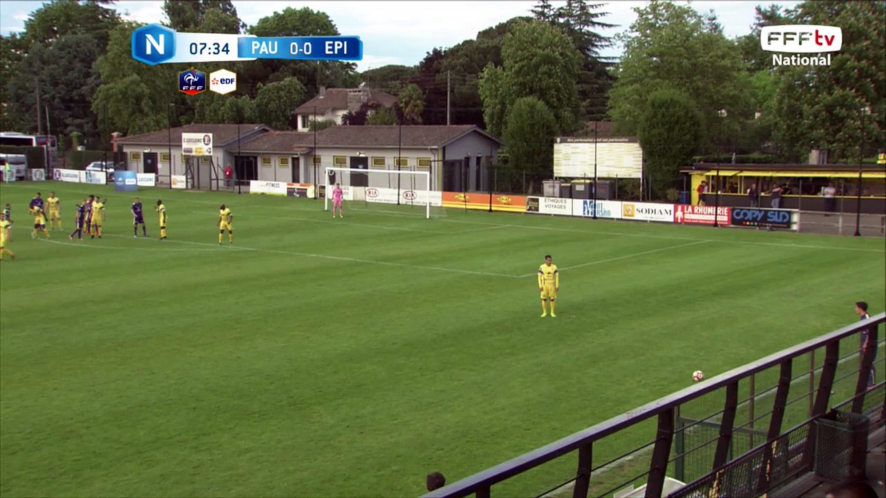 Coup franc bien frappé mais directement sur le gardien.