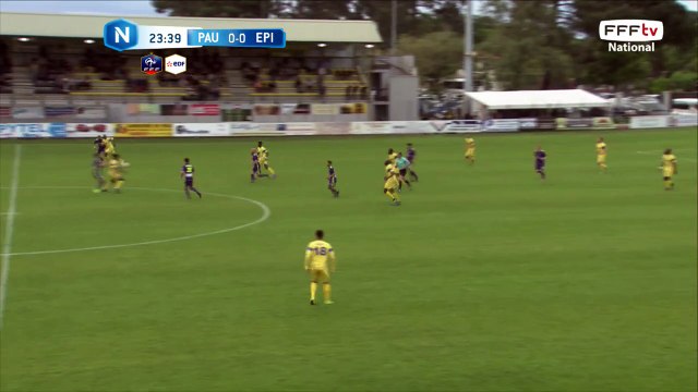 La reprise instantanée de SISSOKO passe largement au dessus des buts.
