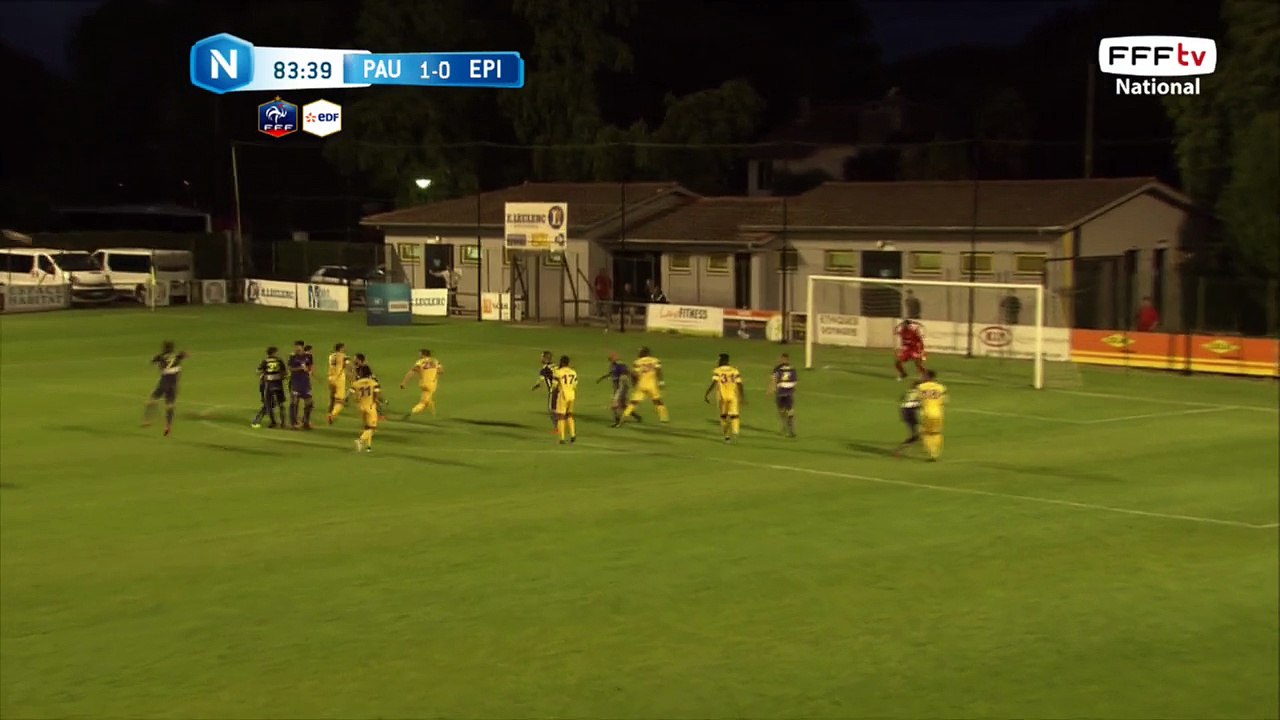 Magnifique frappe de BAY mais sa frappe est détournée en corner par le gardien.