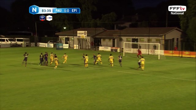 Magnifique frappe de BAY mais sa frappe est détournée en corner par le gardien.