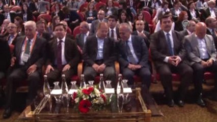 Akdağ: "Türkiye'de Oluşturduğumuz Eczacılık Sistemi Dünyanın Bir Çok Ülkesinde Yok"