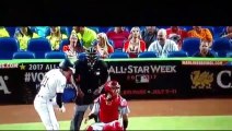 Regardez ce que fait cette supportrice de Baseball pour déconcentrer le lanceur adverse !