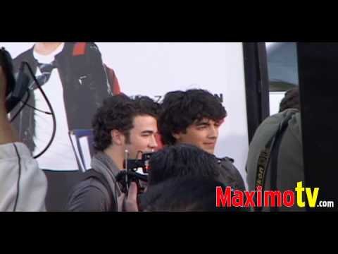 JONAS BROTHERS at 17 AGAIN Premiere
