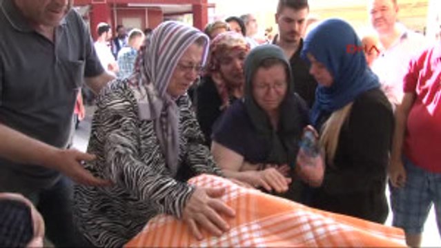 Izmir CHP Lideri Kemal Kılıçdaroğlu Buca' Daki Cenaze Törenine Katıldı