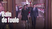 Large bain de foule pour Emmanuel Macron à l'Hôtel de Ville de Paris