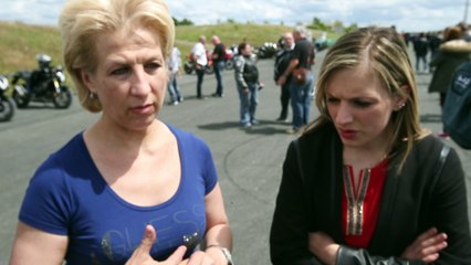 Catherine et Kelly Boutin, la mère et la soeur de Logan au rassemblement (images M. Bouzzit)