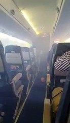 Pánico : la cabina de este avión se llenó de humo