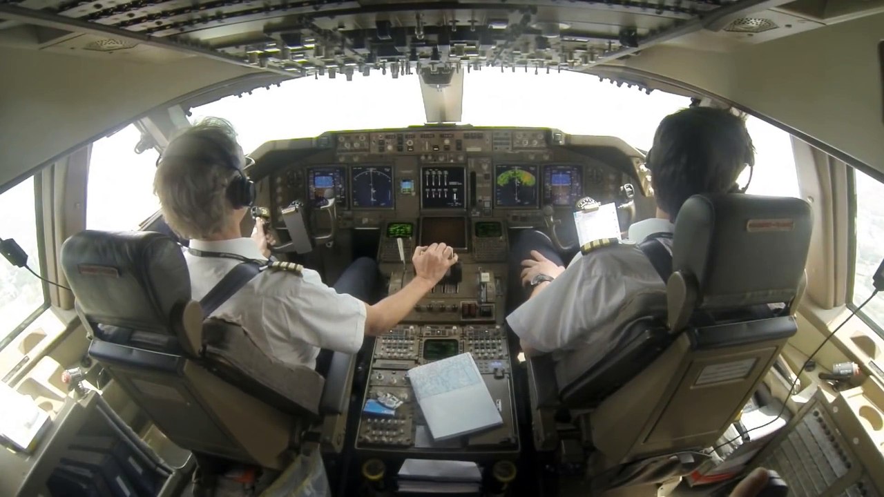 KLM Martinair 747-400F  - Landing Madras, India - Cockpit View
