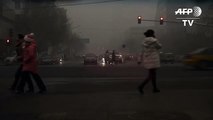 Beijing cloaked in smog as schools, factories close[1ads