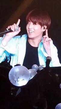 [FANCAM] BTS THE WINGS TOUR HONG KONG 1 JUNGKOOK & JIMIN & RAP MONSTER SPEAKING CANTONESE